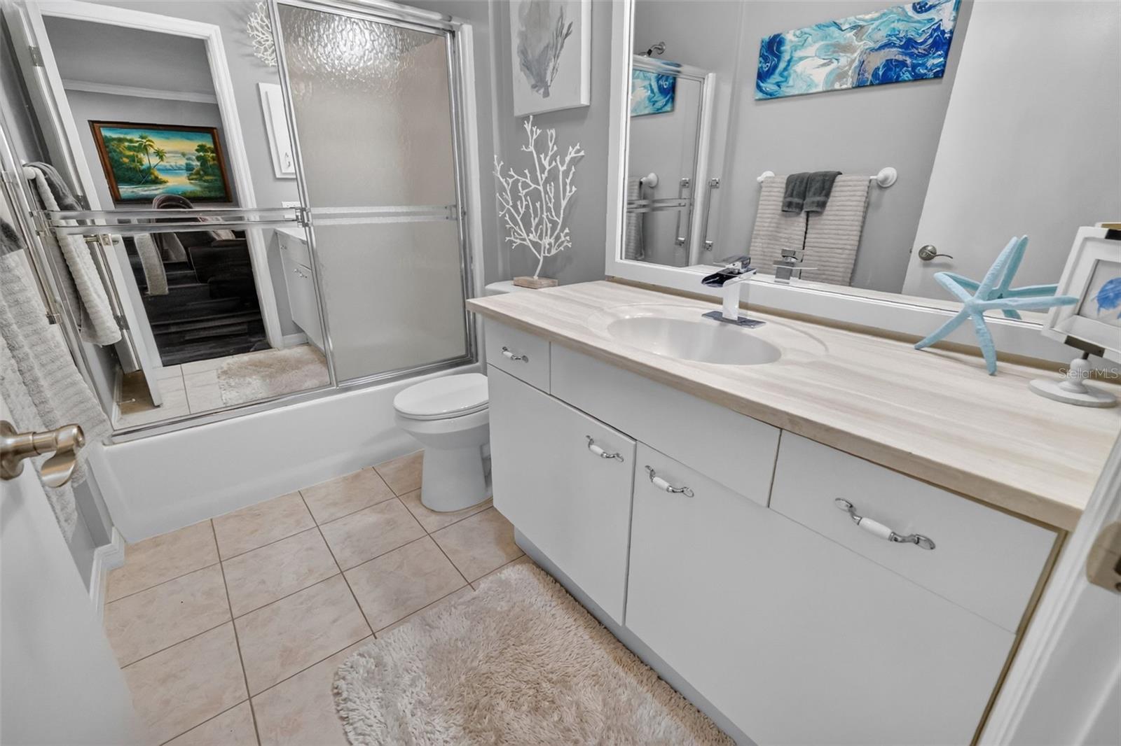 1004 Laredo Ln Property Photo 29