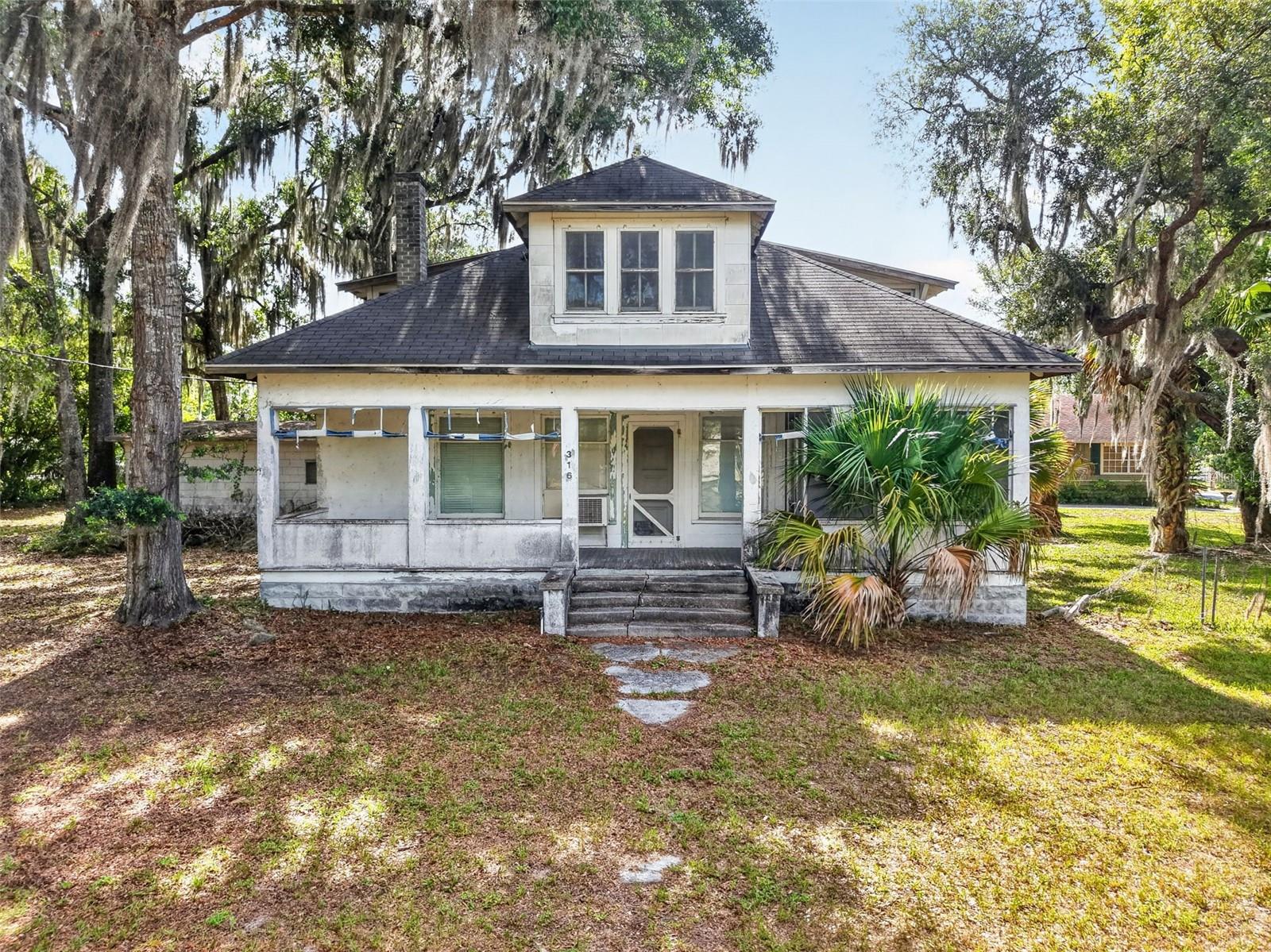 316 N Highland St Property Photo 1