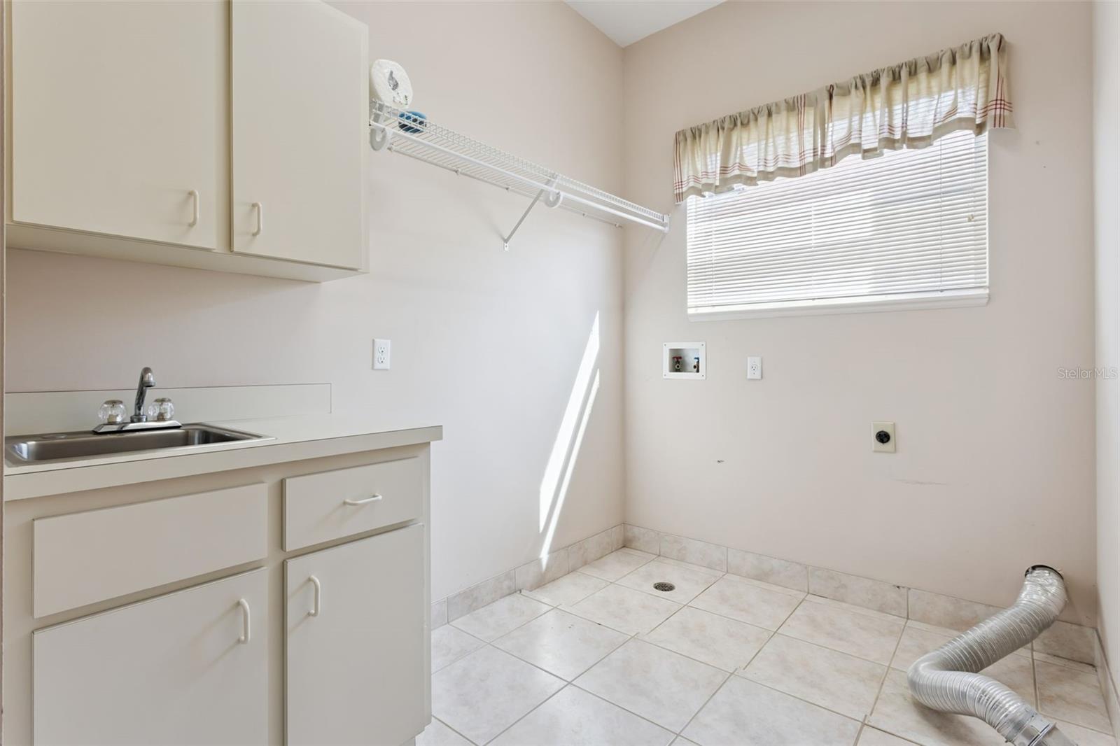 1901 Edgewater Dr Property Photo 31