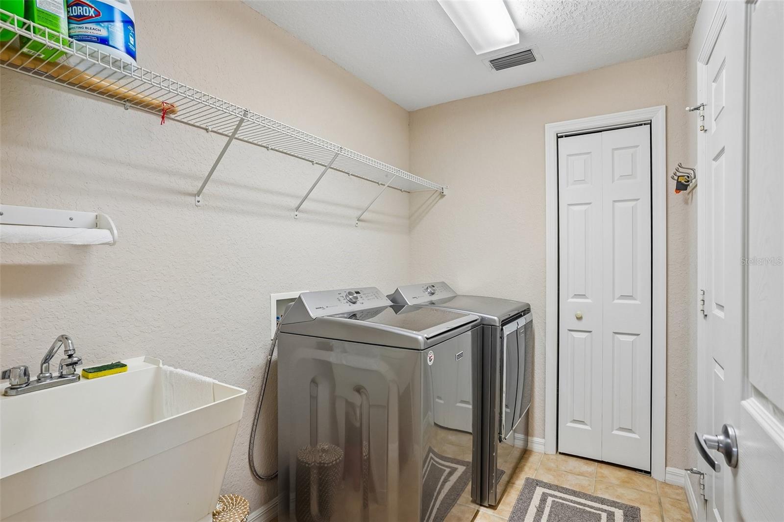 10172 Mainsail Dr Property Photo 39