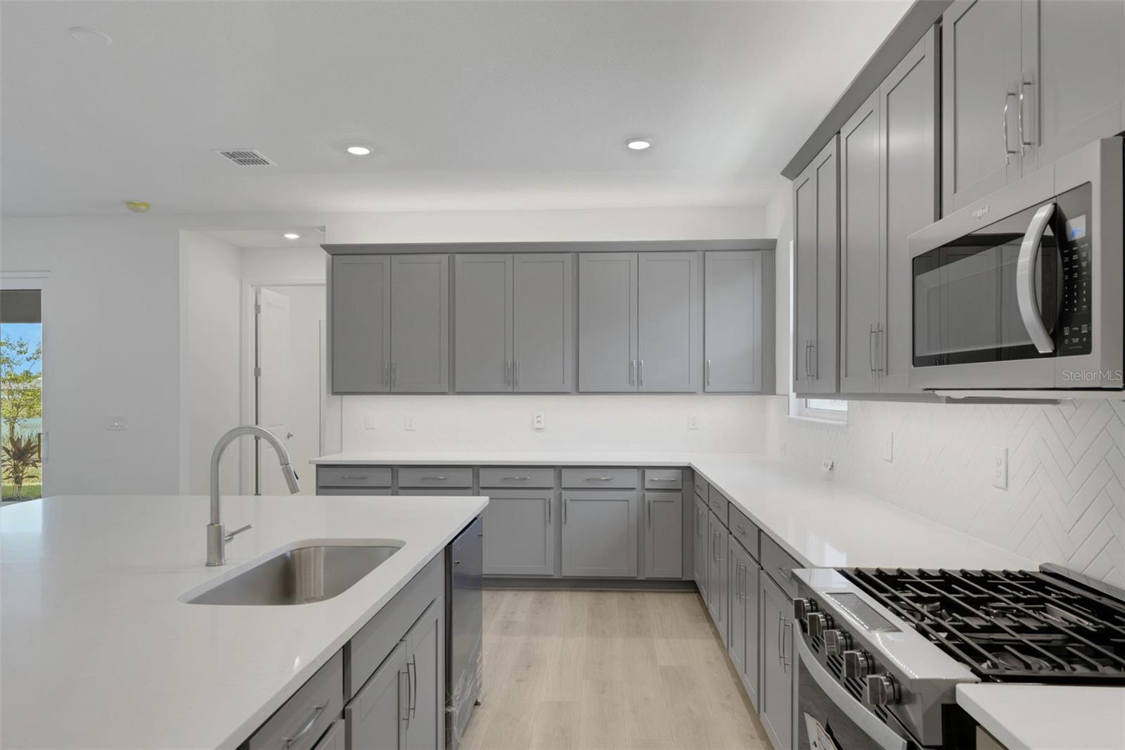 17013 Great Heron Ln Property Photo 19