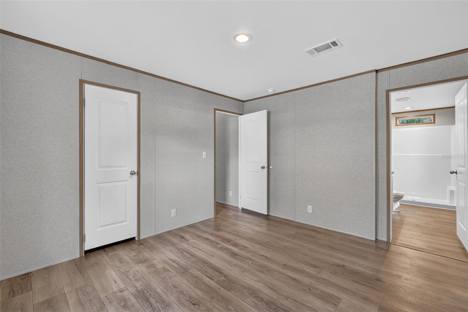 607 Lawrence St Property Photo 12