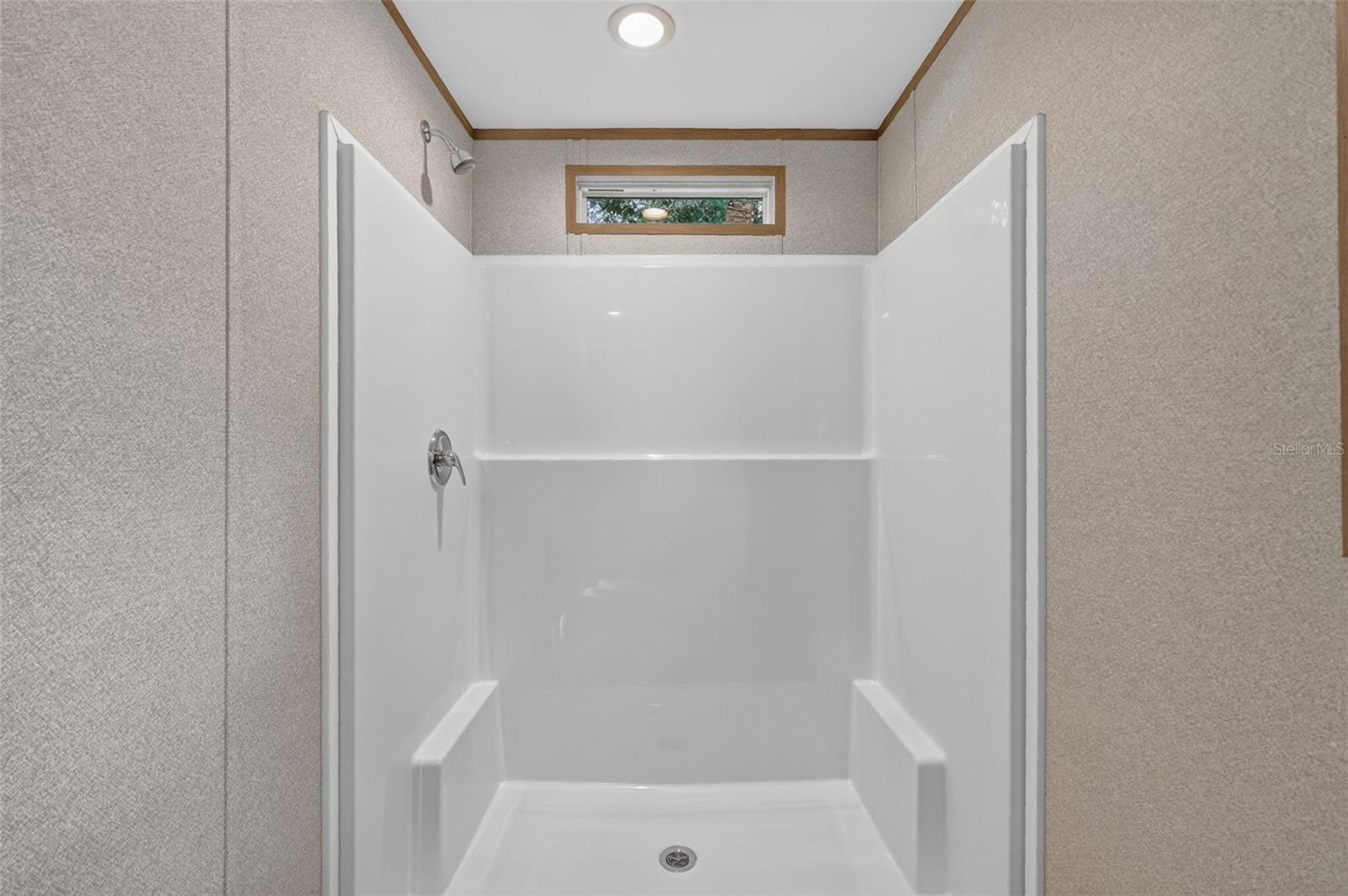 607 Lawrence St Property Photo 14