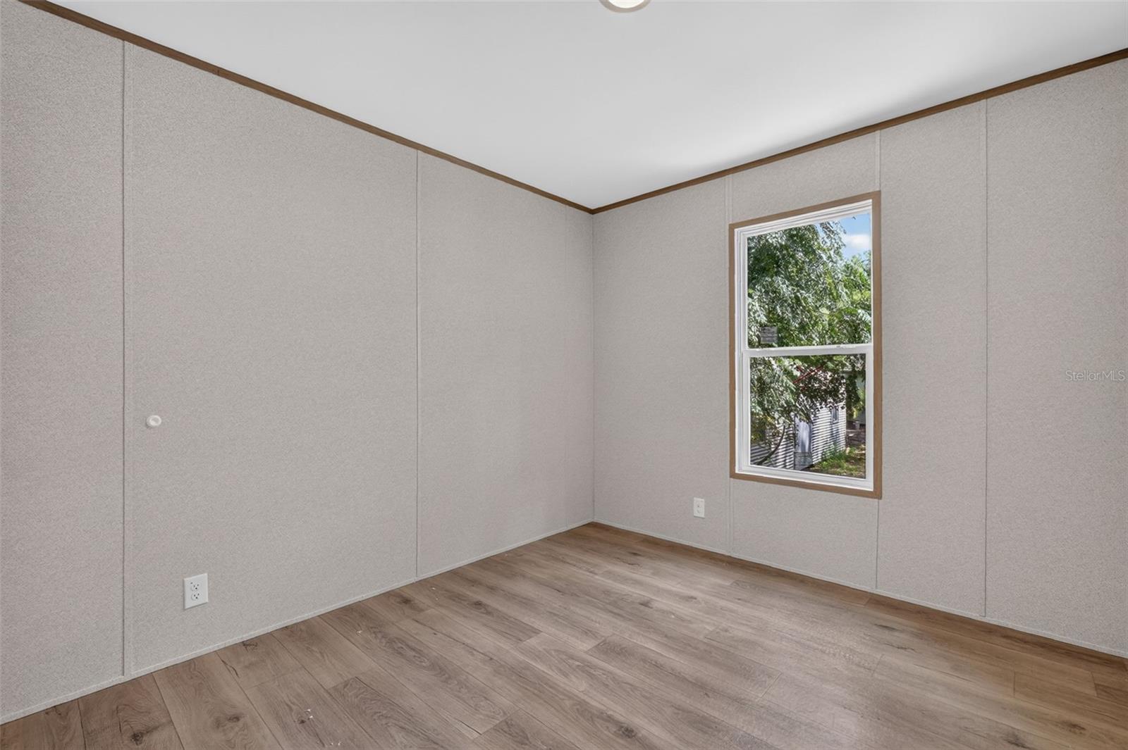 607 Lawrence St Property Photo 16