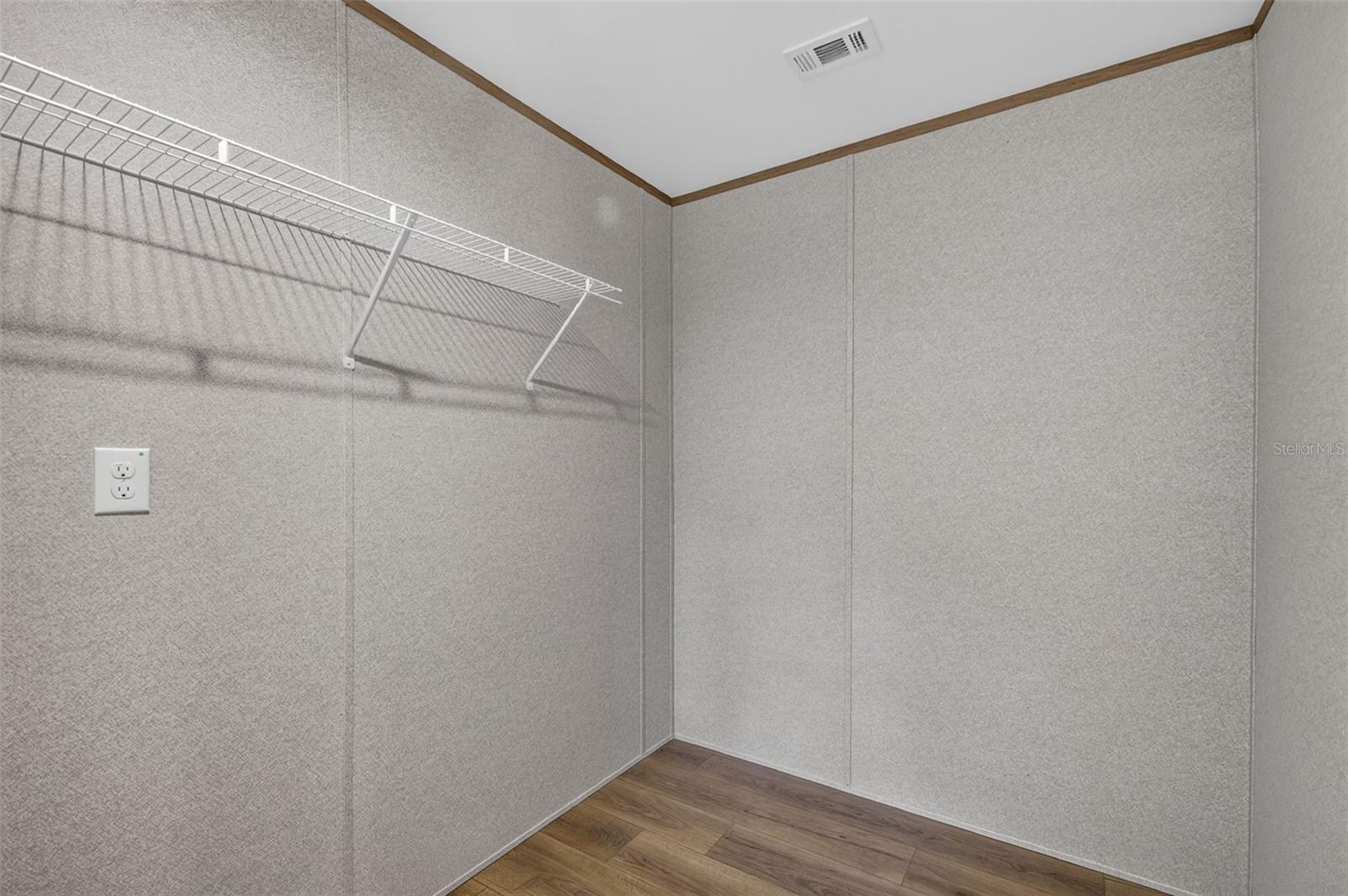 607 Lawrence St Property Photo 18
