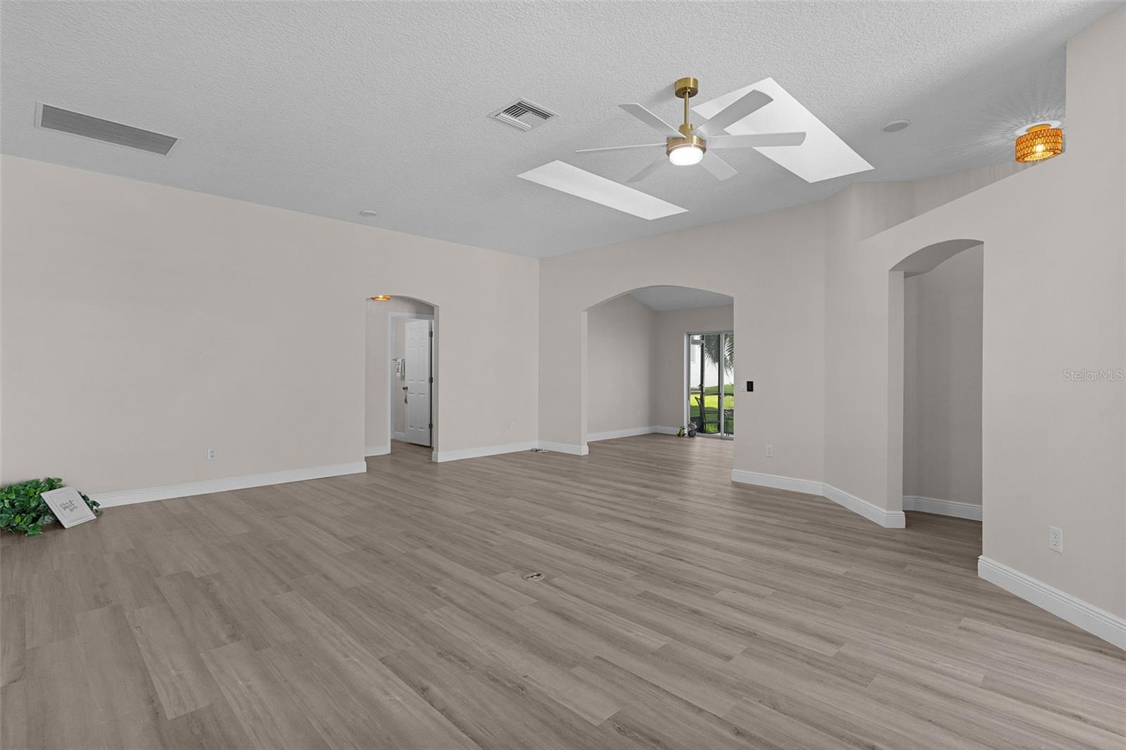1012 Diego Ct Property Photo 8