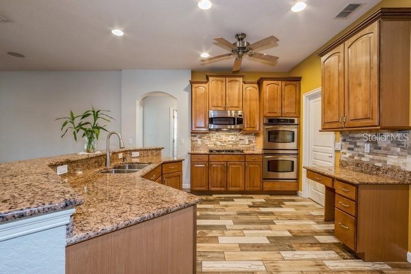 3814 Thornewood Way Property Photo 2