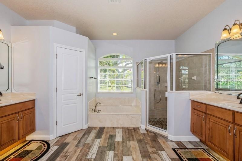 3814 Thornewood Way Property Photo 5