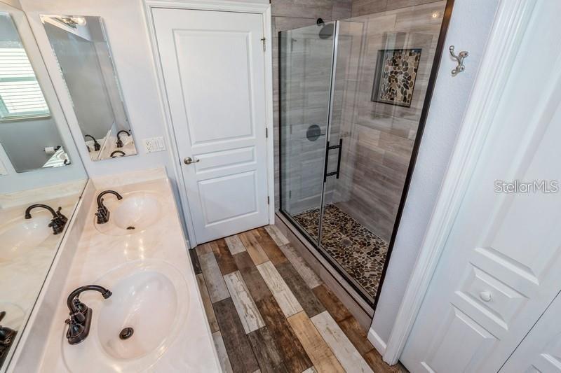 3814 Thornewood Way Property Photo 6