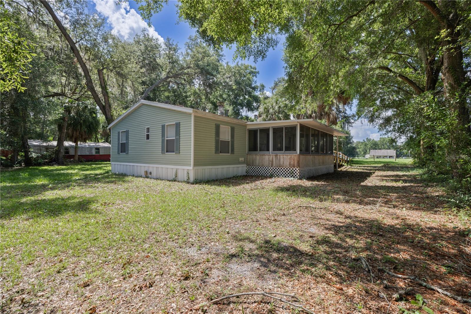 2786 Ne 33rd Pl Property Photo 3