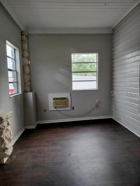 103 E Ward Ave Property Photo 2