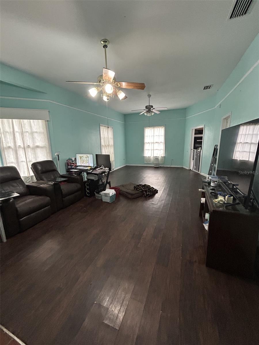 103 E Ward Ave Property Photo 6