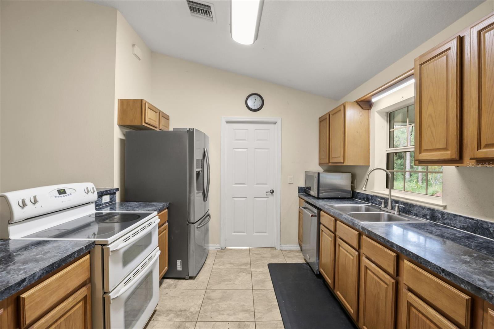 35819 Nova Ln Property Photo 6