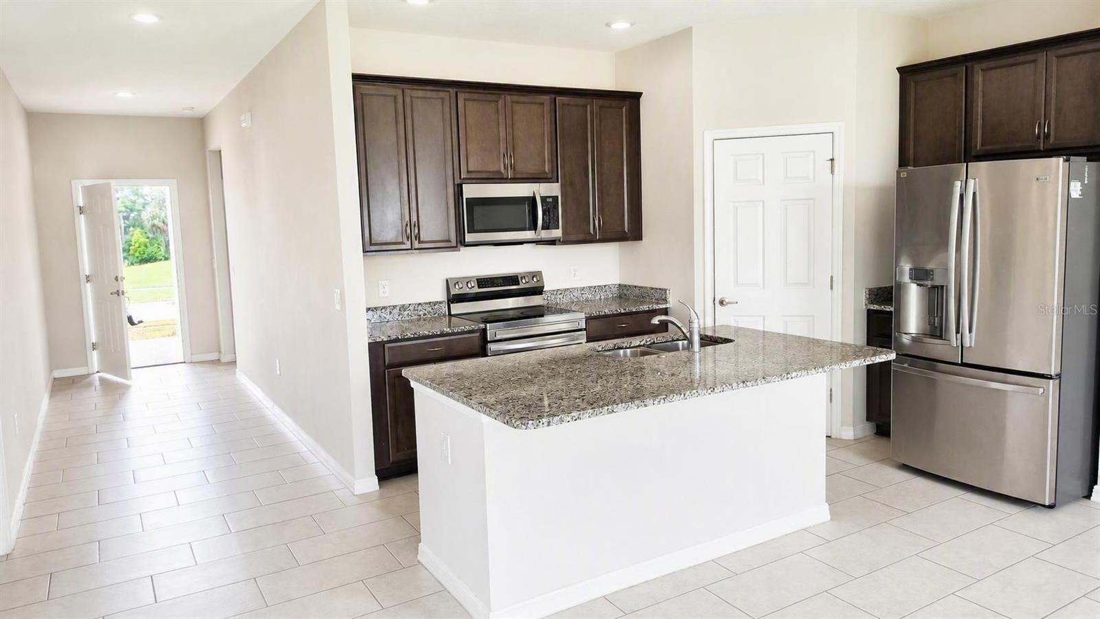 29994 Anahid Dr Property Photo 4