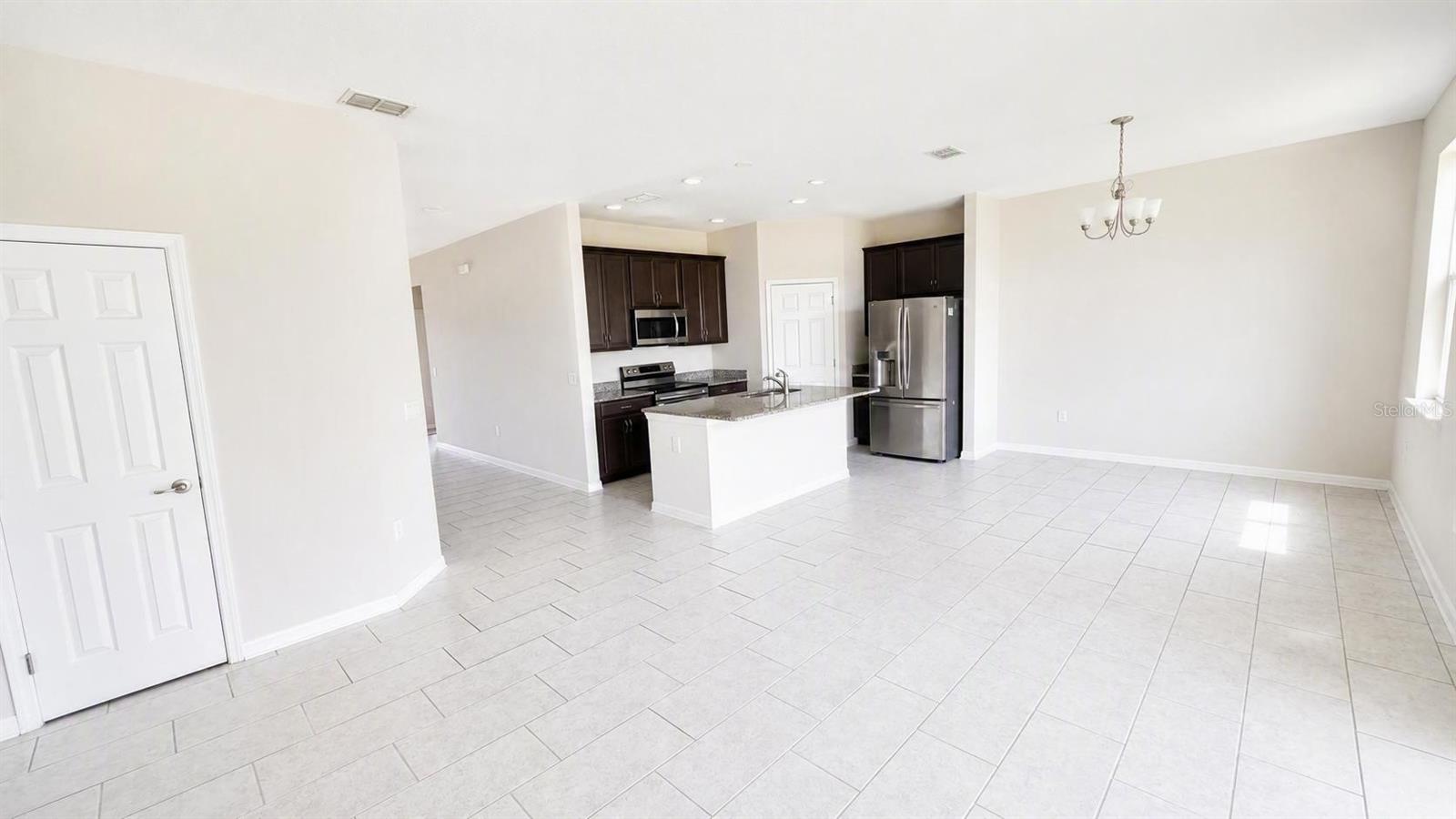 29994 Anahid Dr Property Photo 6