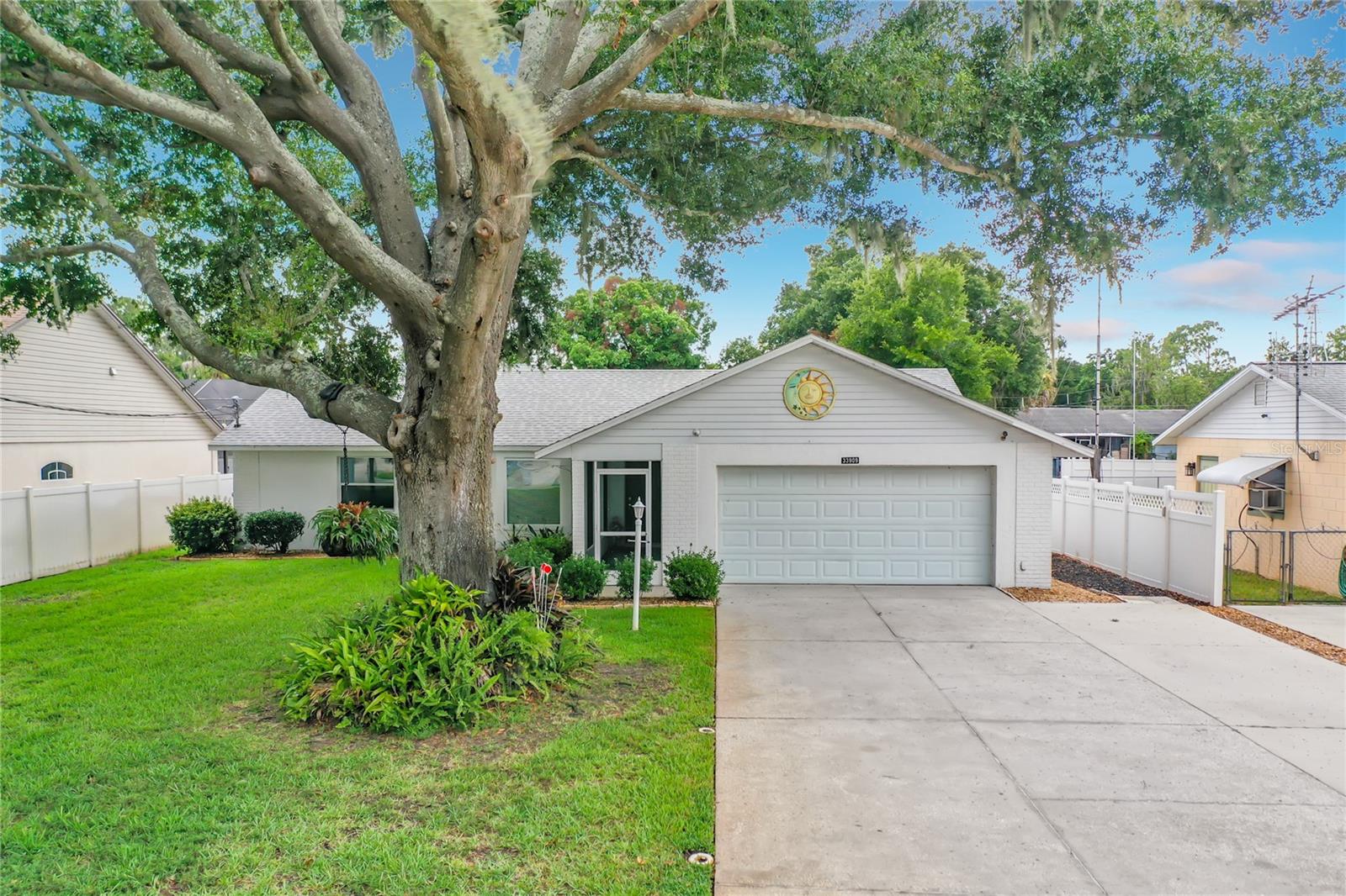 33909 Linda Ln Property Photo 6
