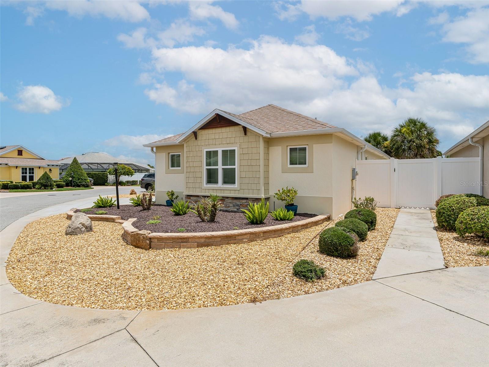 2877 Feustel Ave Property Photo 5