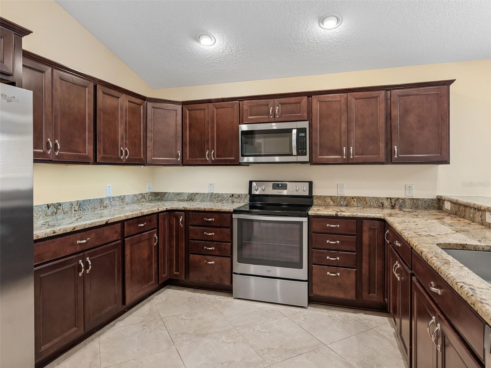 2877 Feustel Ave Property Photo 11