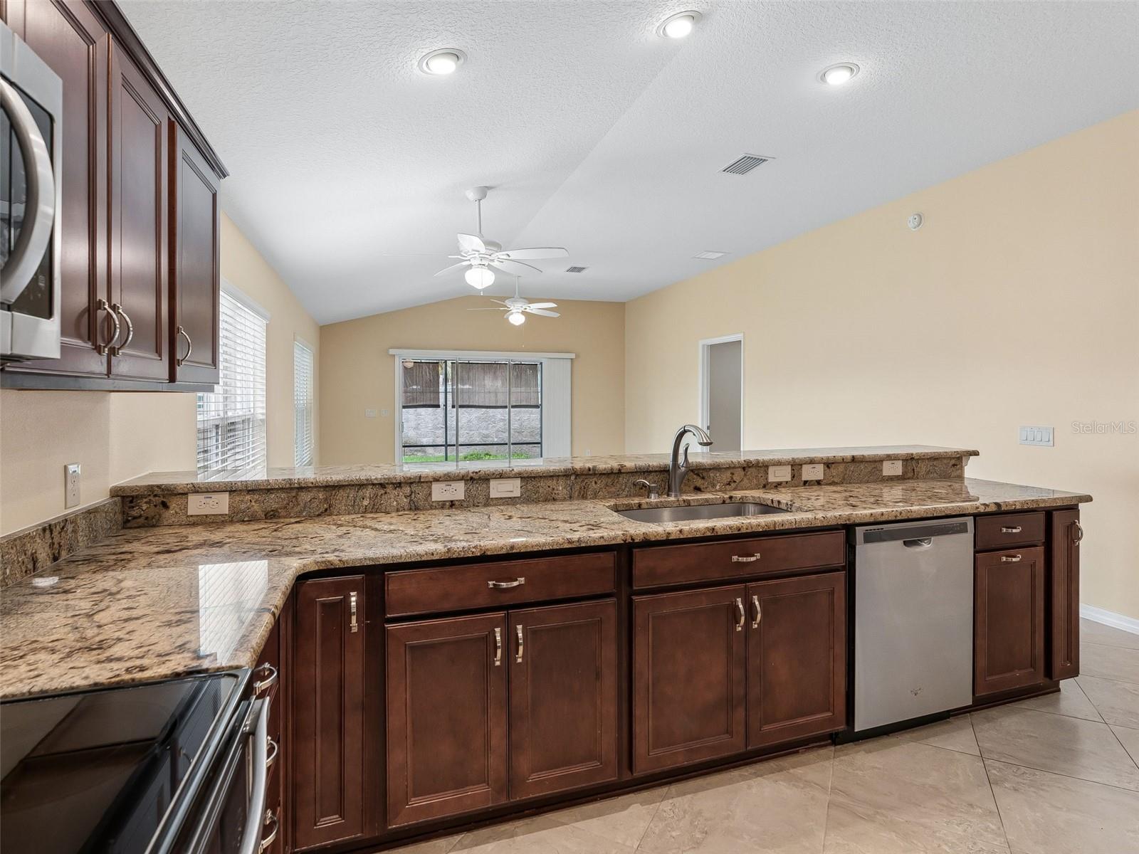 2877 Feustel Ave Property Photo 12