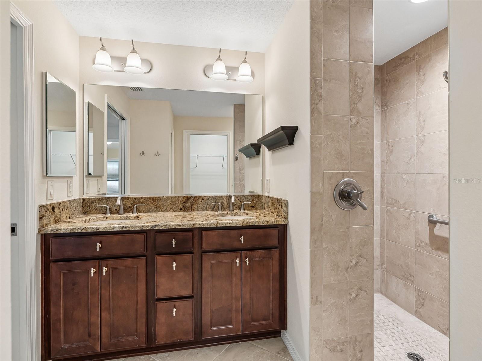 2877 Feustel Ave Property Photo 24