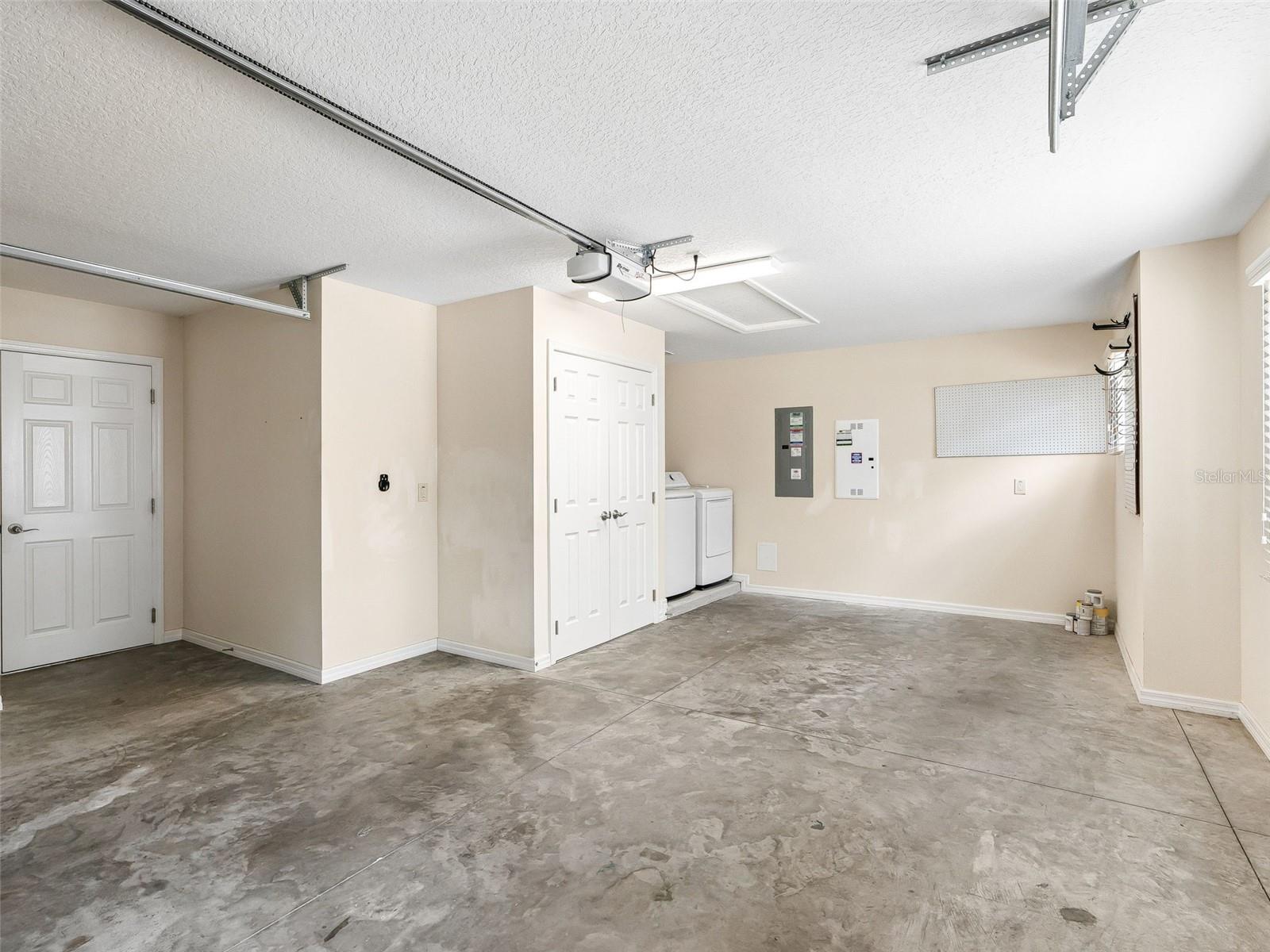 2877 Feustel Ave Property Photo 31