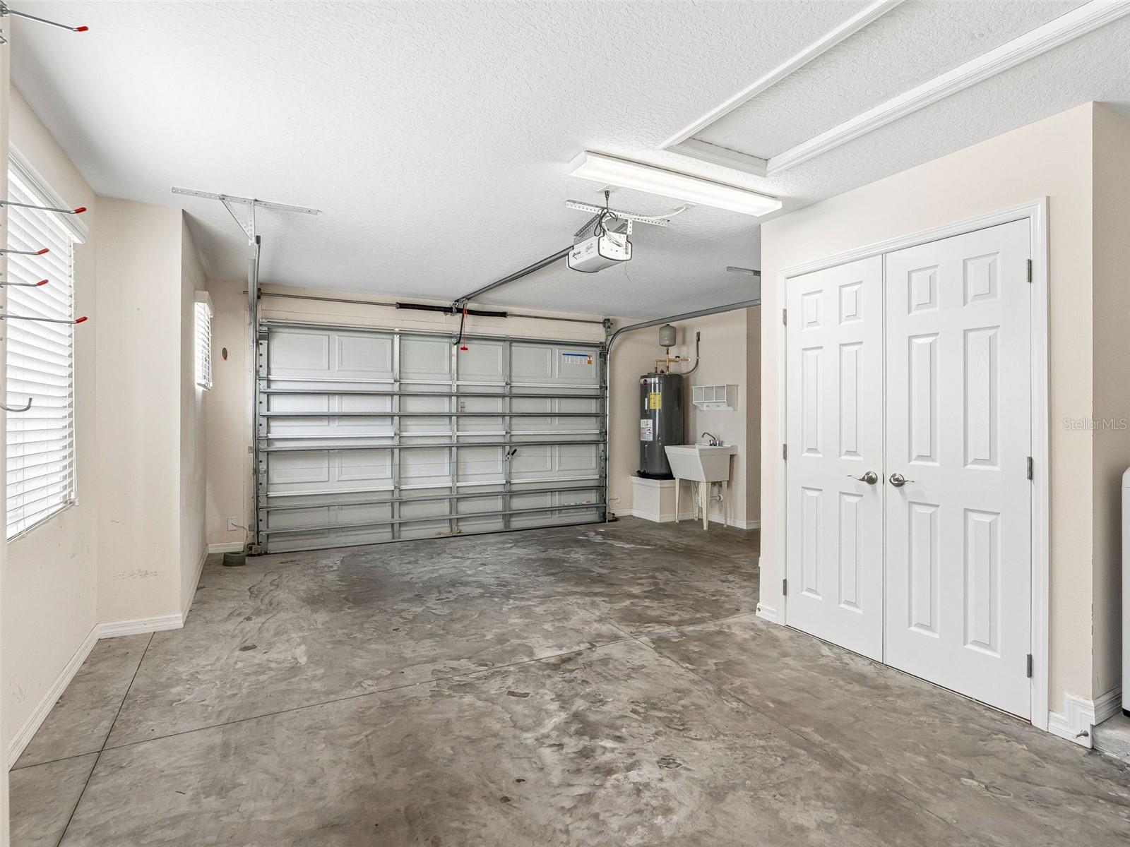 2877 Feustel Ave Property Photo 33