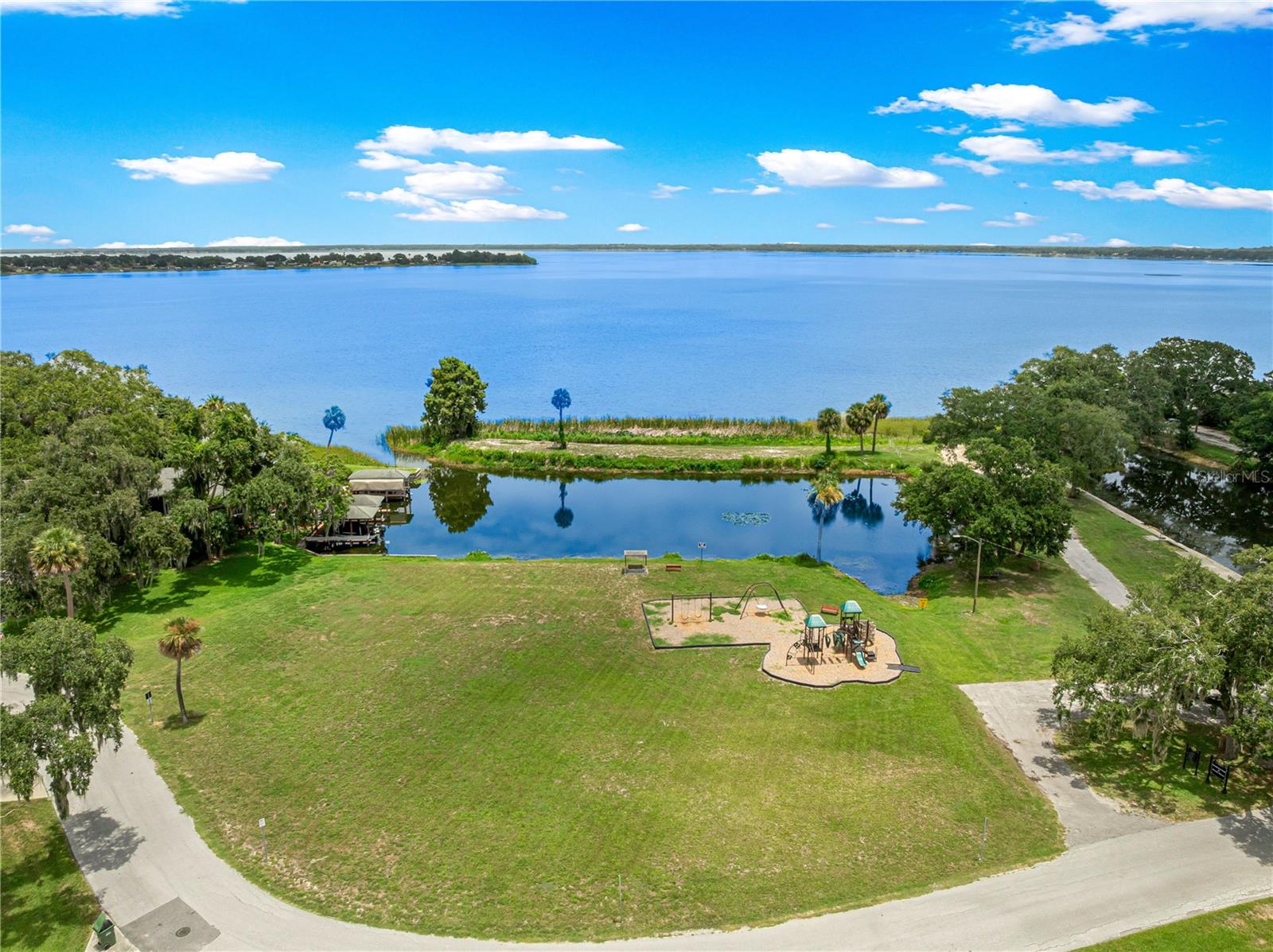 925 Beverly Harbors Dr Property Photo 3