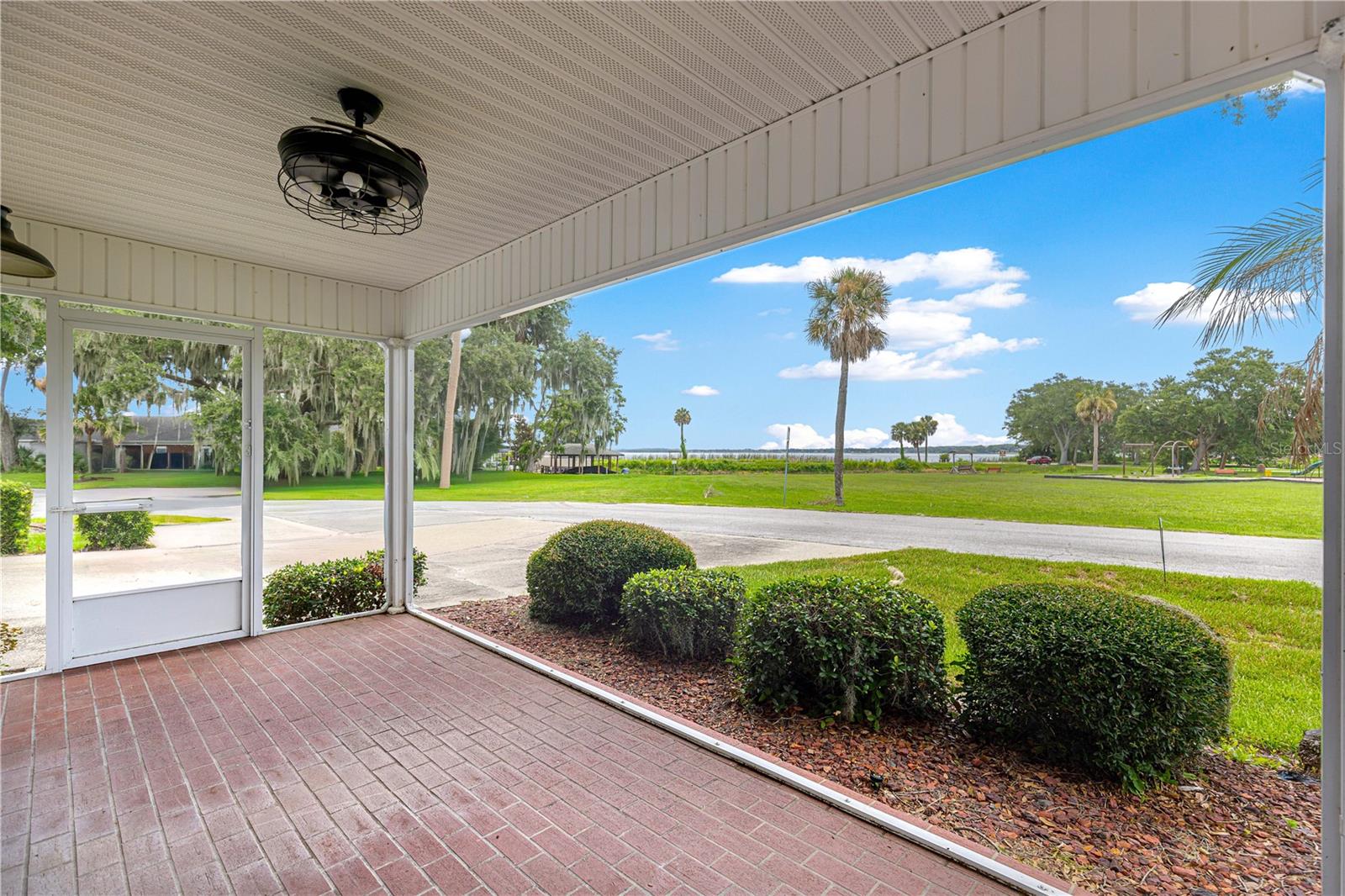 925 Beverly Harbors Dr Property Photo 4