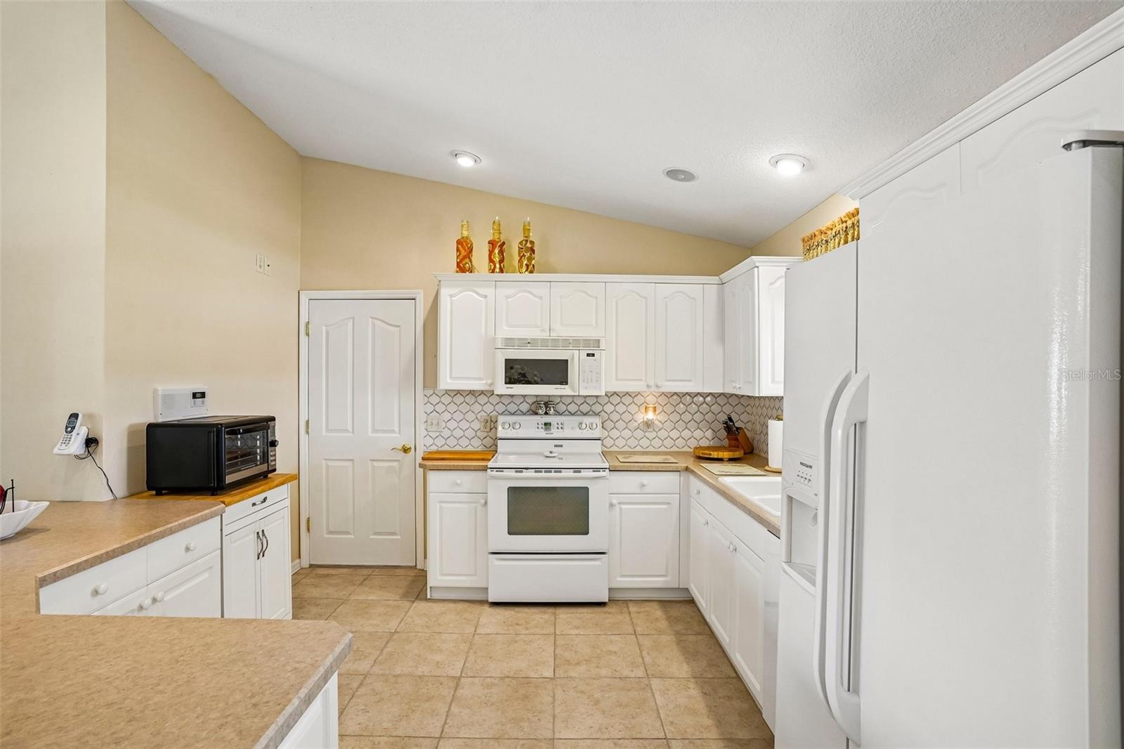 917 Eastmont Ct Property Photo 15