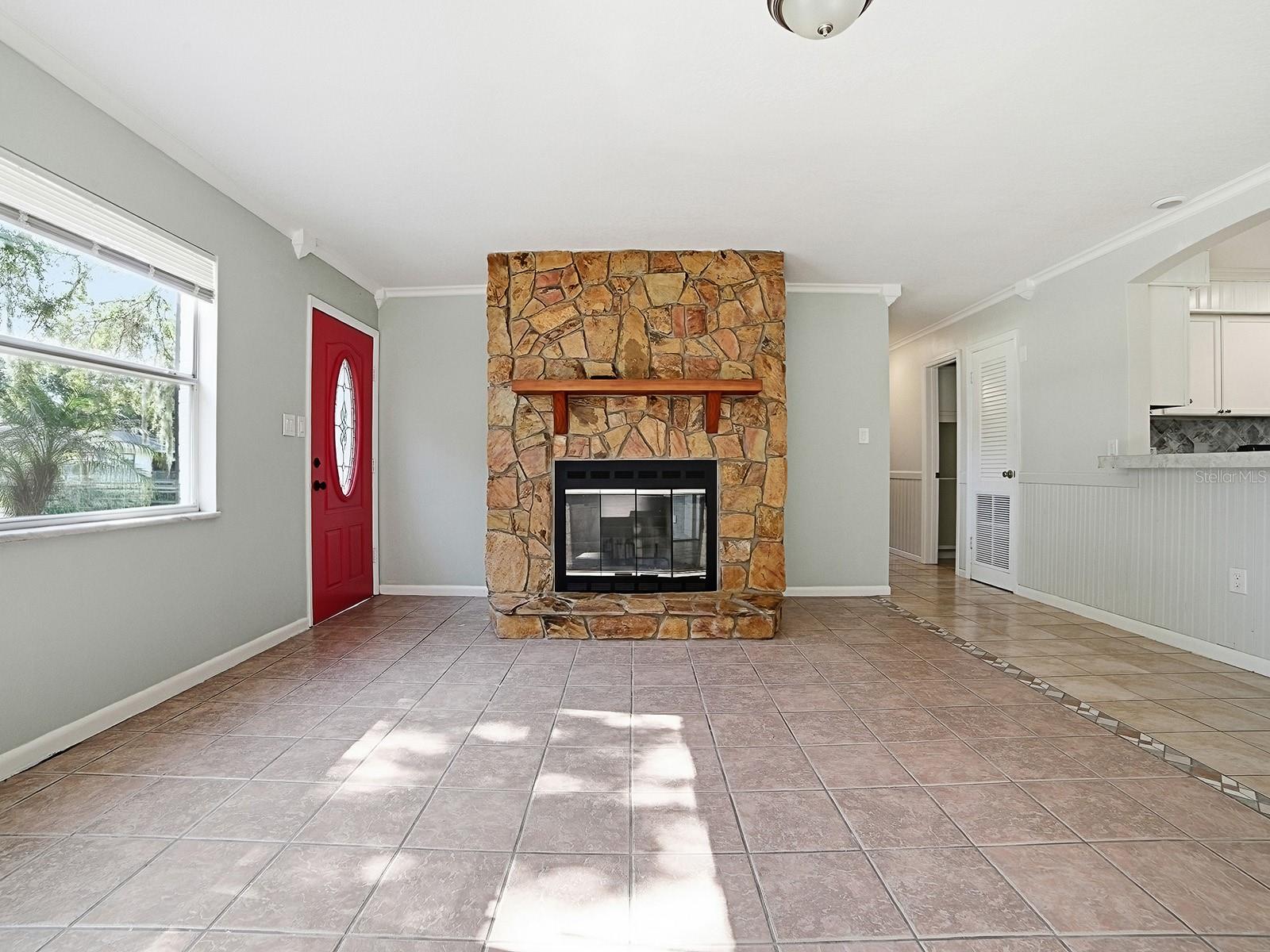 1361 Peters Dr Property Photo 4