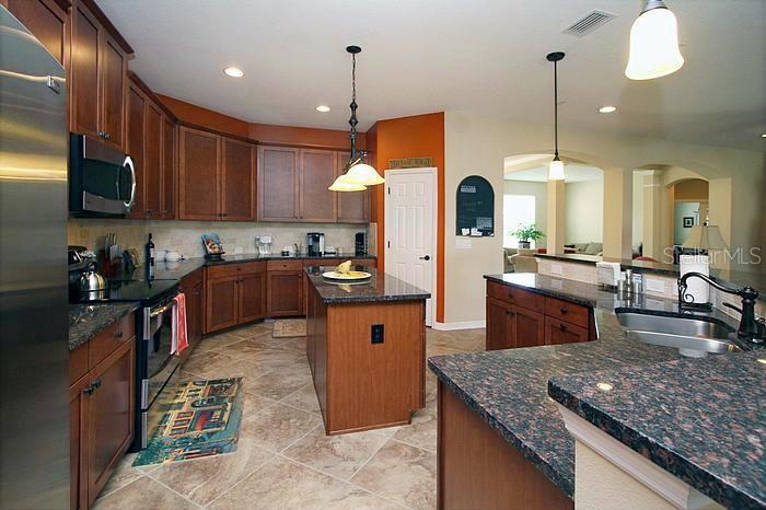 1195 Lattimore Dr Property Photo 4