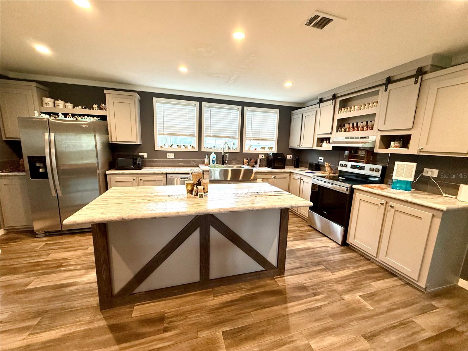 7589 Cr 763 Property Photo 7