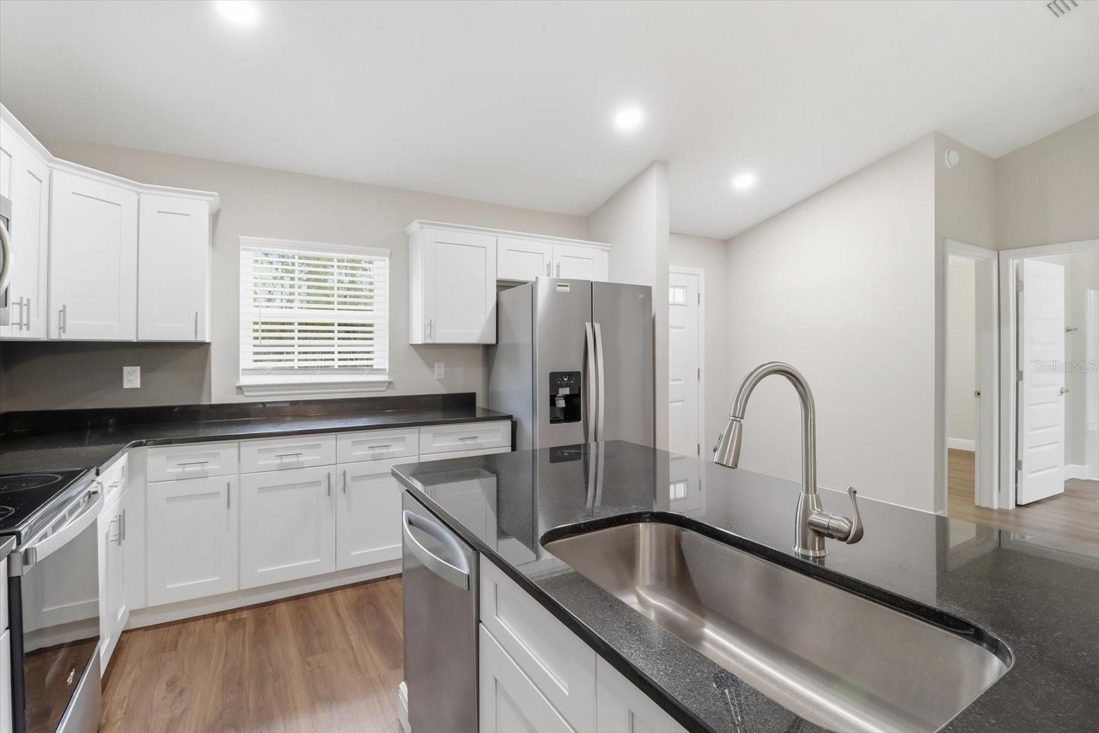 9144/9146 N Peachtree Way Property Photo 8