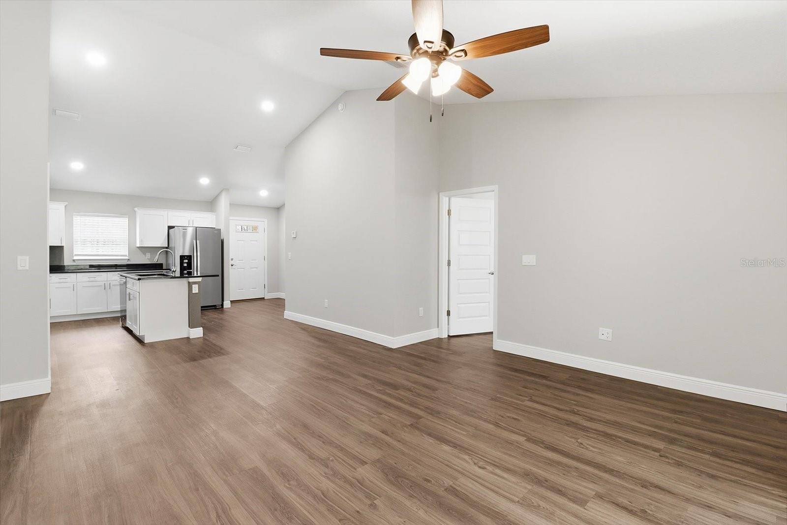 9144/9146 N Peachtree Way Property Photo 15