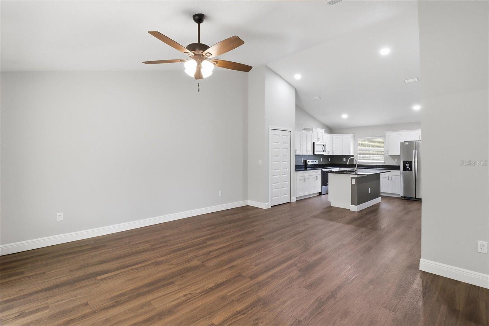 9144/9146 N Peachtree Way Property Photo 17