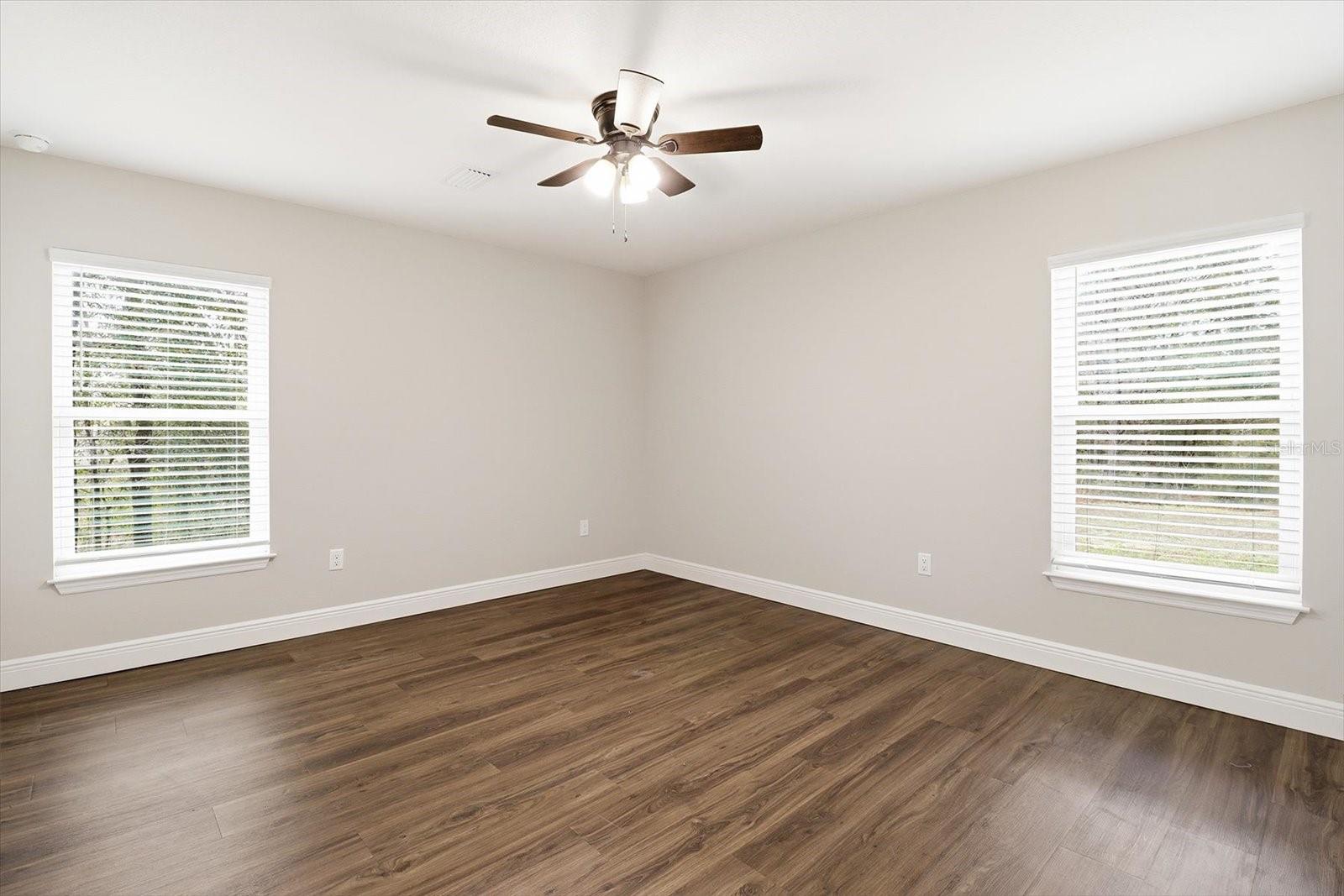 9144/9146 N Peachtree Way Property Photo 18