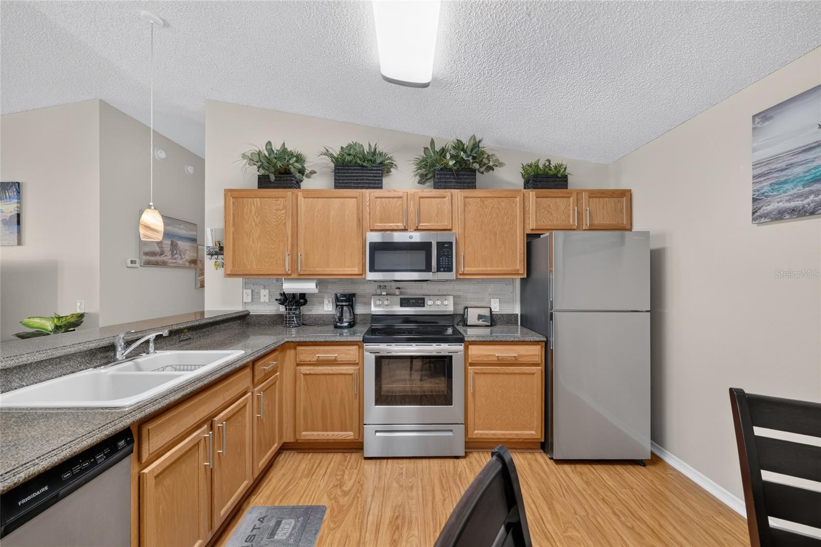 2673 Suffolk St Property Photo 6