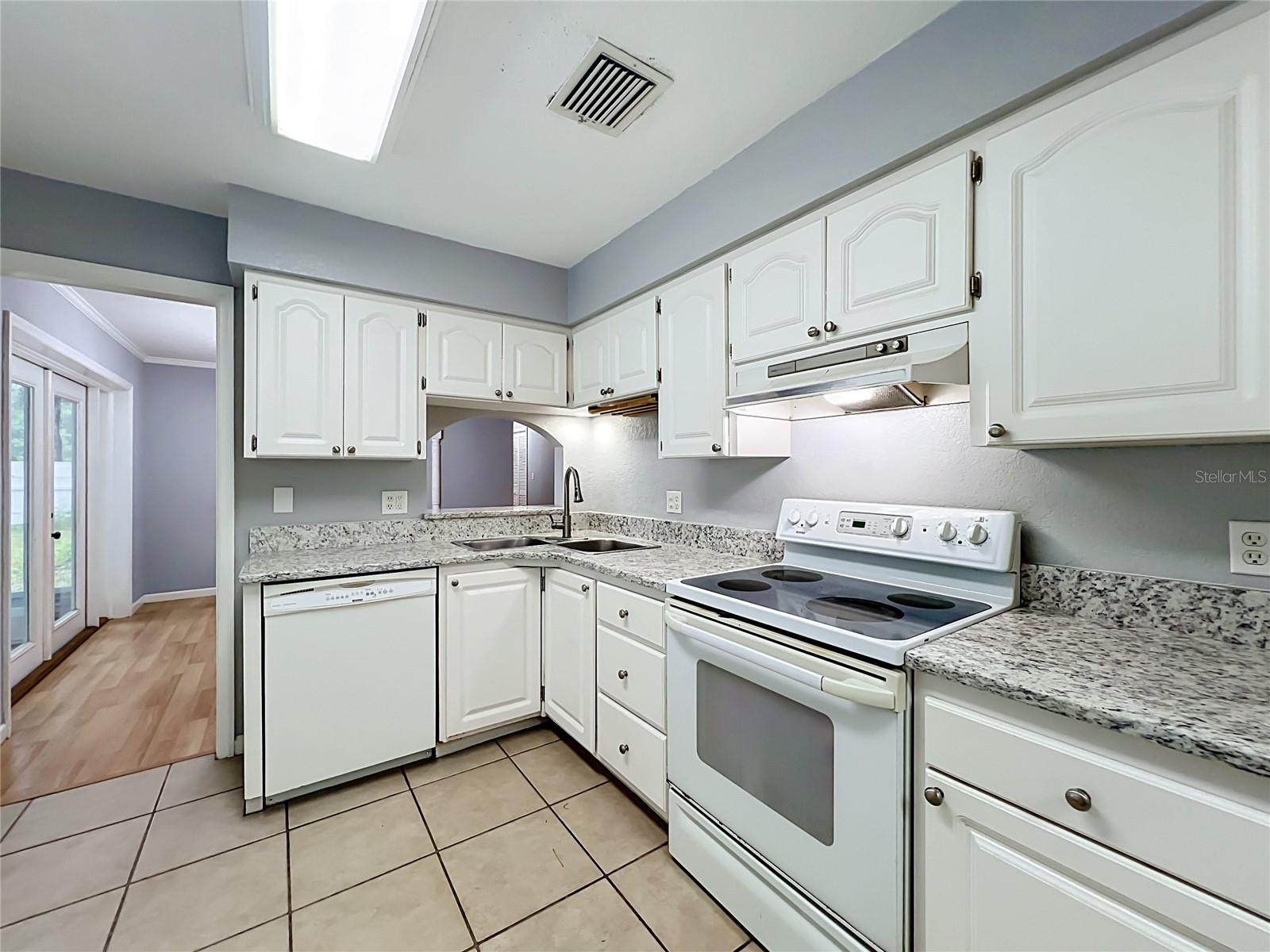 300 Pinecrest Rd Property Photo 9