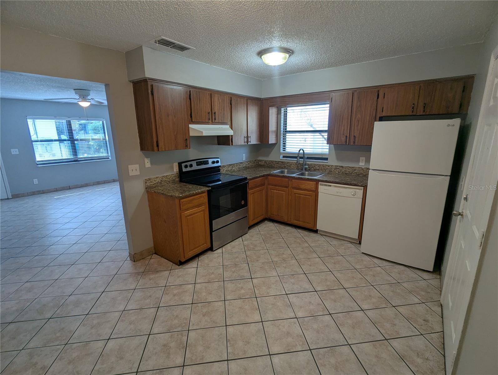 910 South Center St #910 Property Photo 2