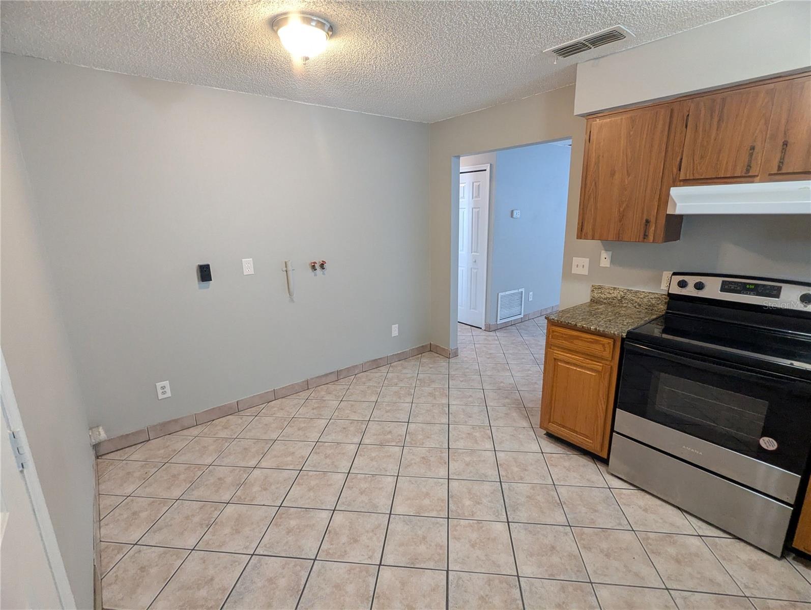 910 South Center St #910 Property Photo 4