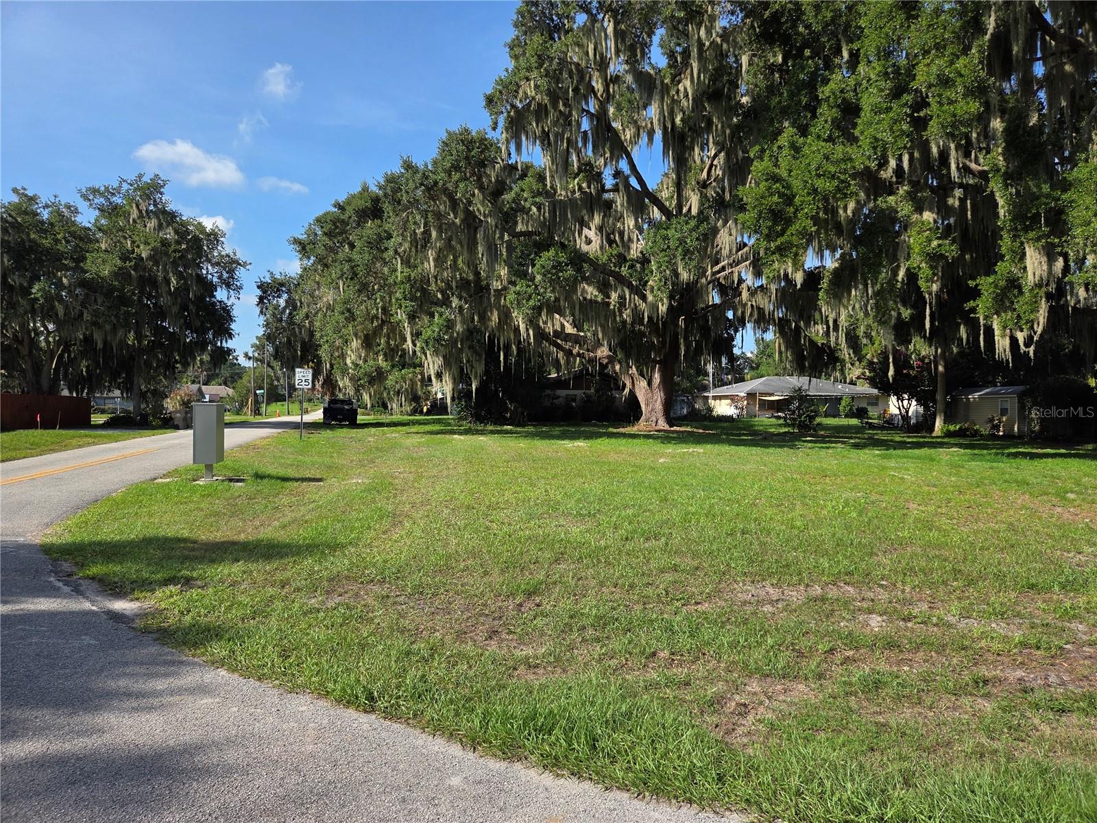 Lakeside Dr Property Photo 16