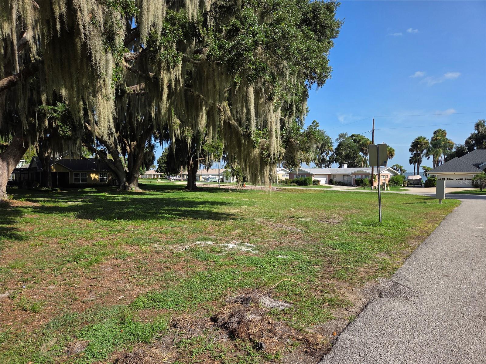 Lakeside Dr Property Photo 18