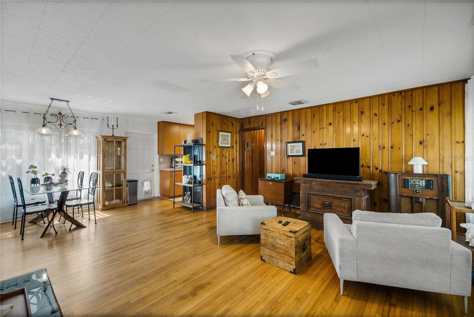 114 Park Ave Property Photo 4