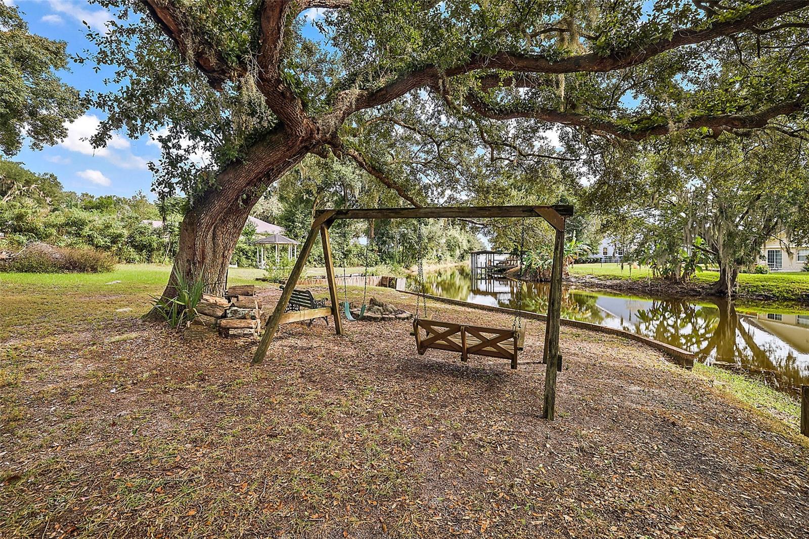 10303 Se Sunset Harbor Rd Property Photo 22