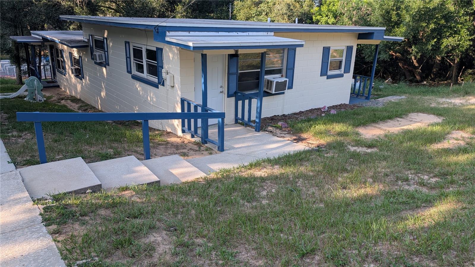 738 E Minneola Ave Property Photo 1