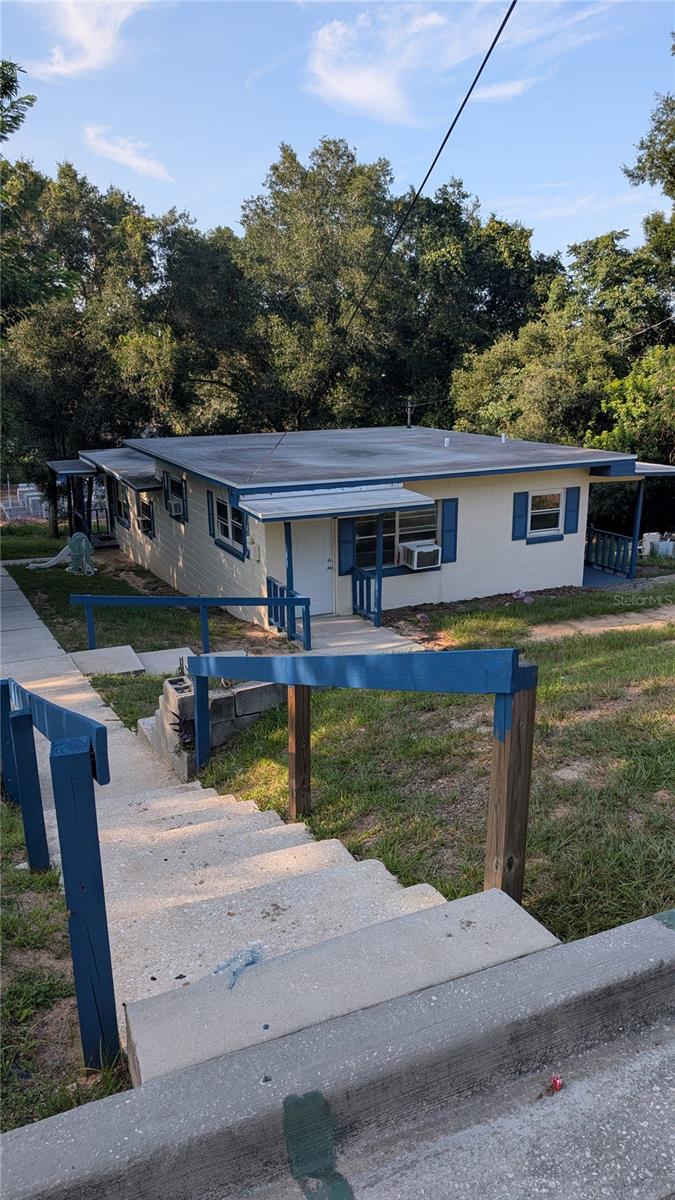 738 E Minneola Ave Property Photo 3