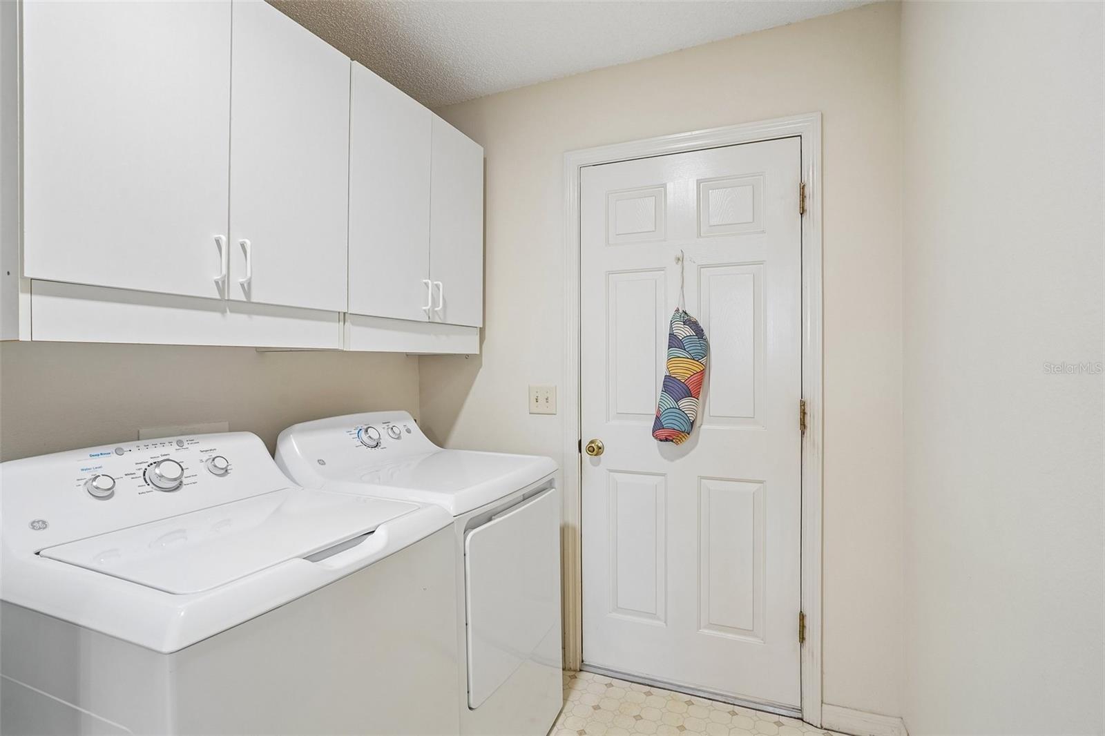 970 Kenova Ave Property Photo 27