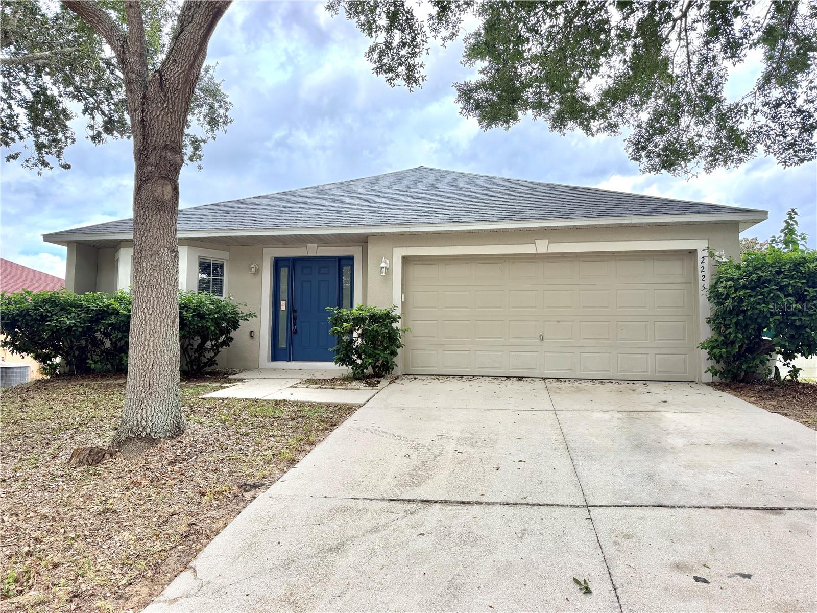 2225 SANDRIDGE CIR Property Photo 1