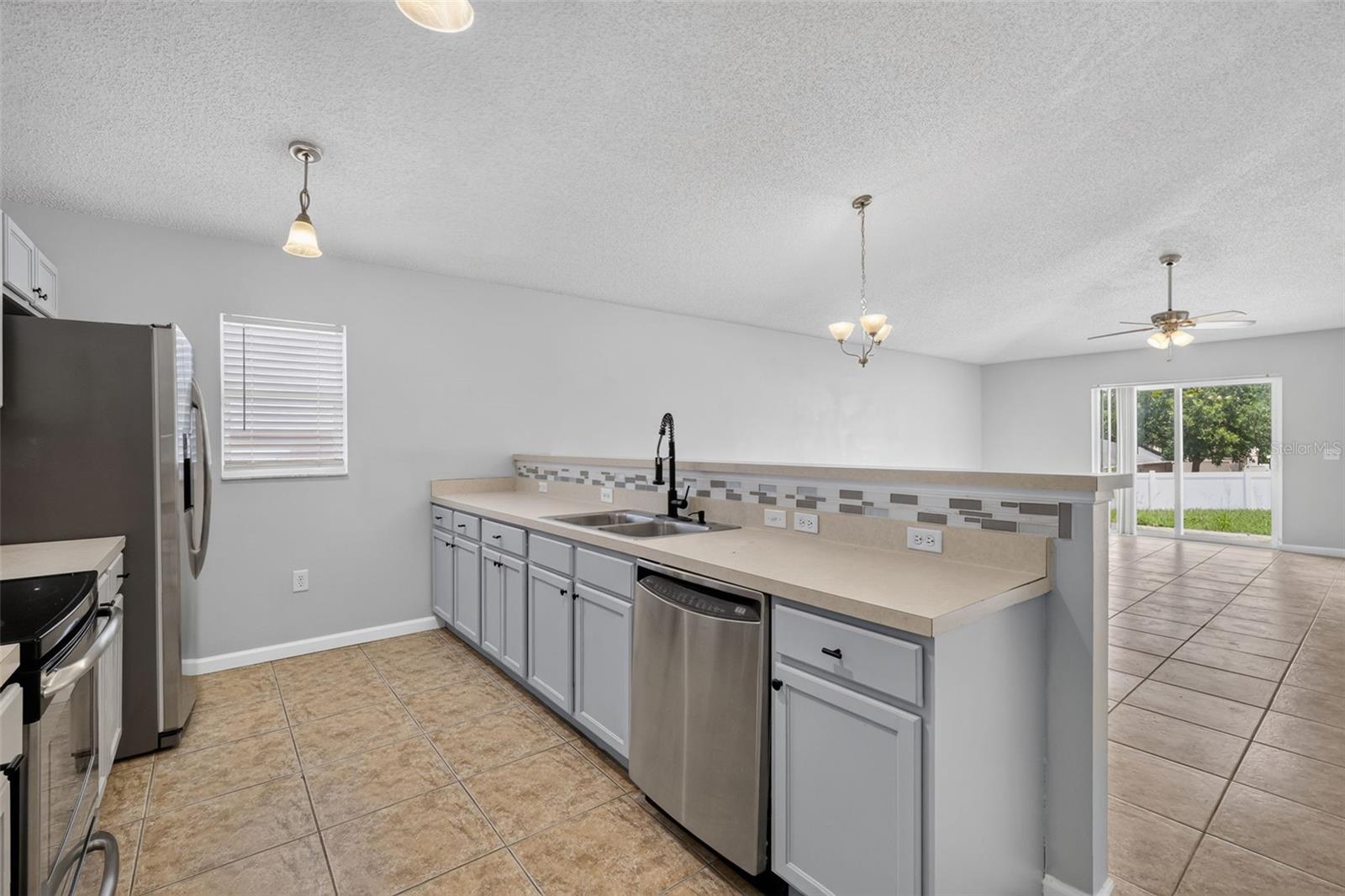 2225 Sandridge Cir Property Photo 4