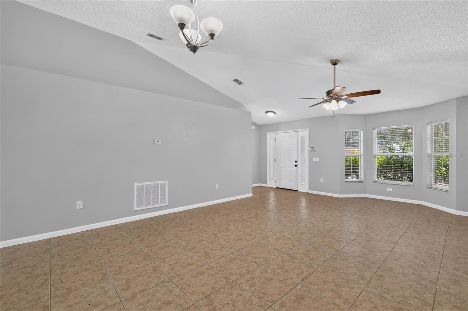2225 Sandridge Cir Property Photo 8